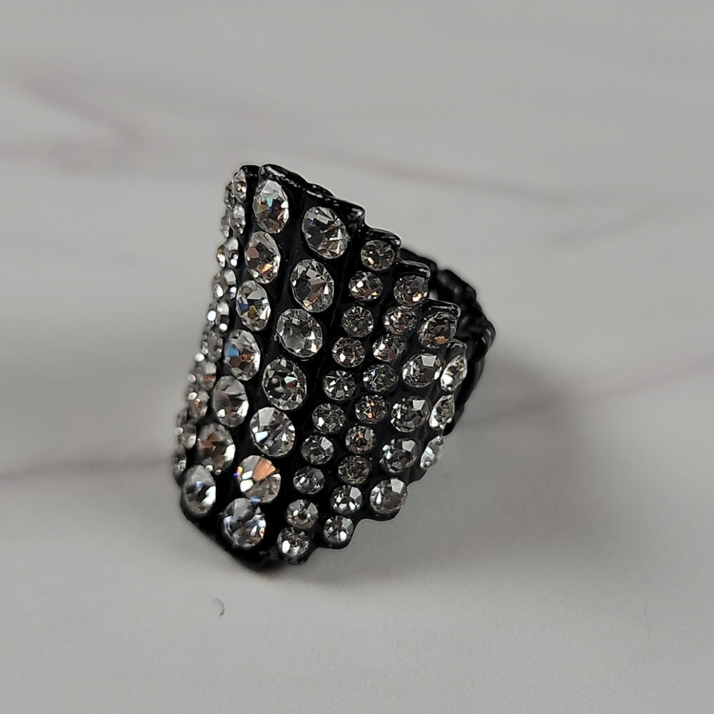 Crystal fashion ring